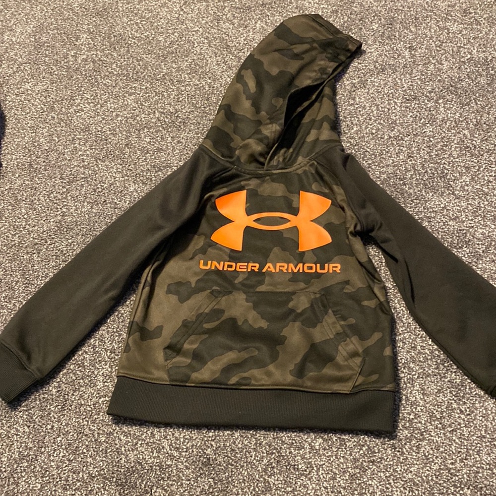 NWOT. Boys size 4T under armour pull over hoodie.